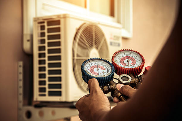 Professional Ac Installation technician working in Wapella, IL